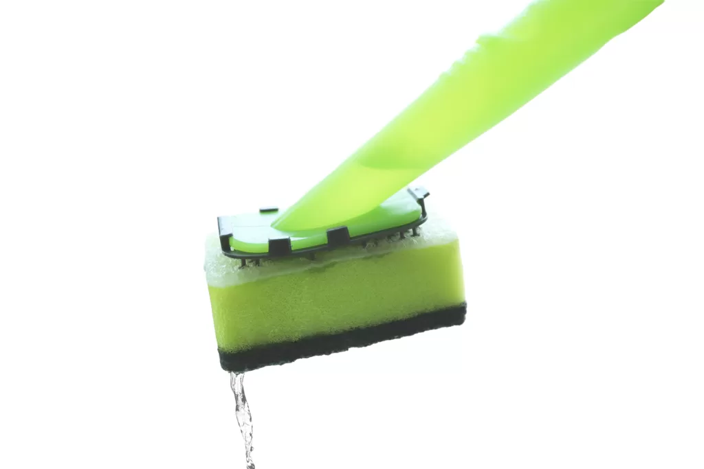 Liquid enters the sponge brush head to complete the cleaning task easily and quickly.